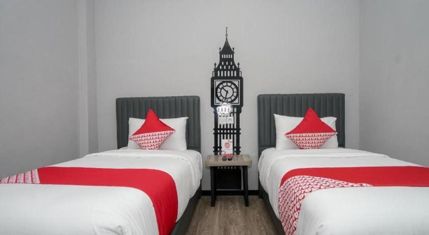 Oyo 568 Rajawali Homestay Palembang Exterior photo